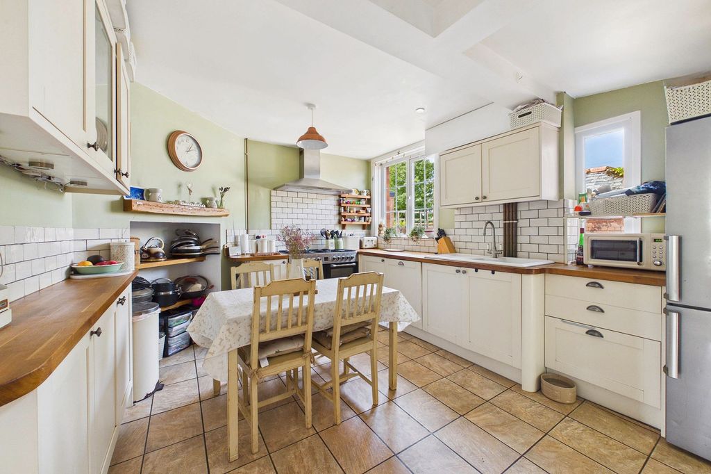 Property photo 2 of 22