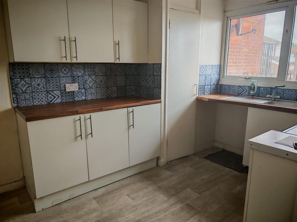 Property photo 2 of 5 Kitchen