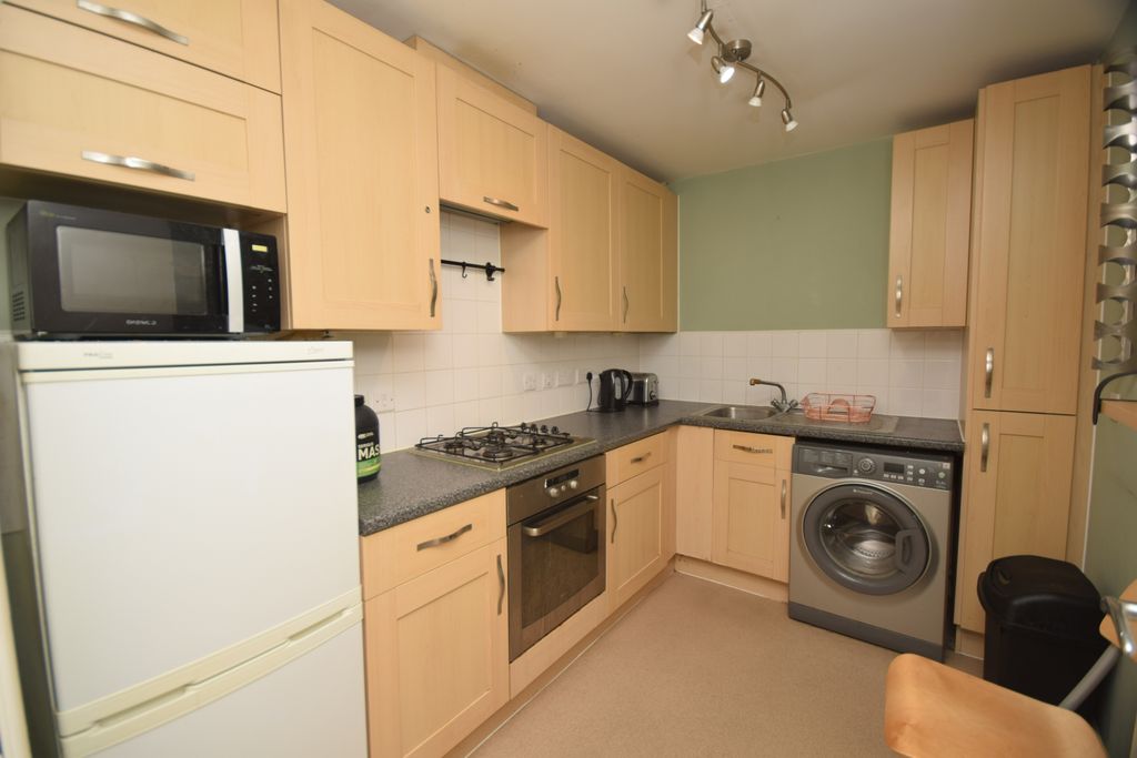 Property photo 2 of 7 Kitchen