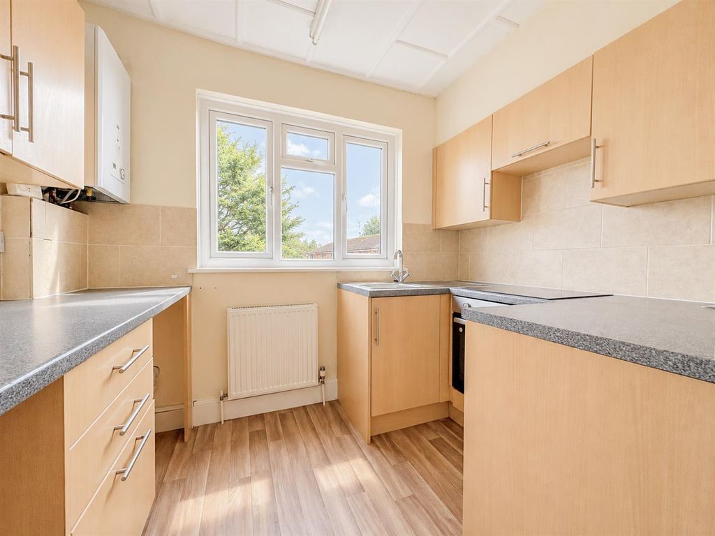 Property photo 3 of 17 Kitchen