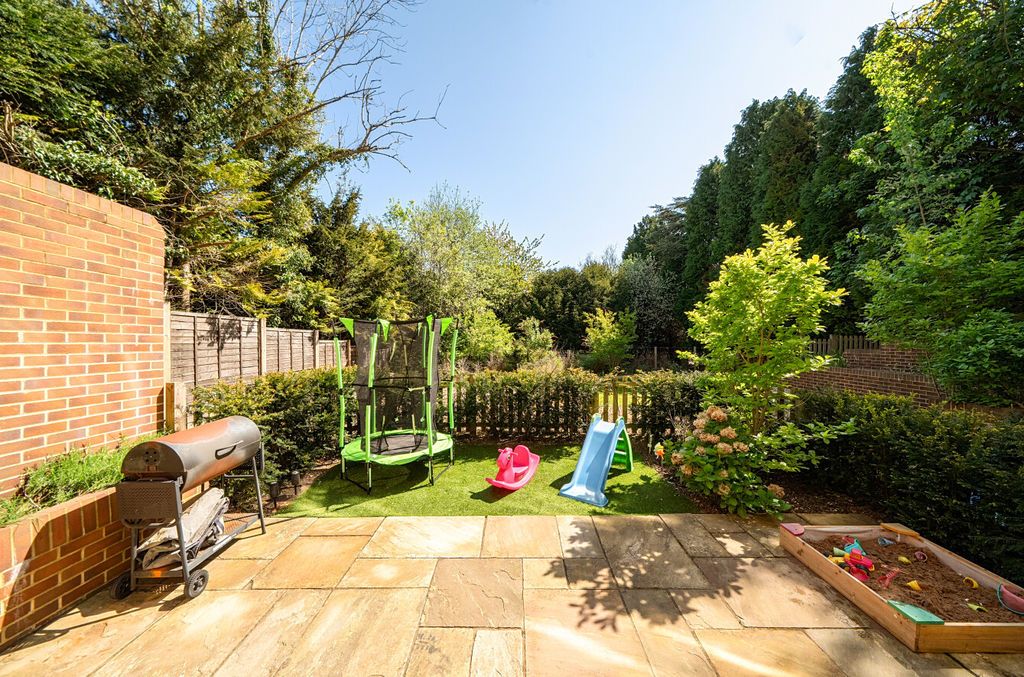 Property photo 1 of 18 Photo 12