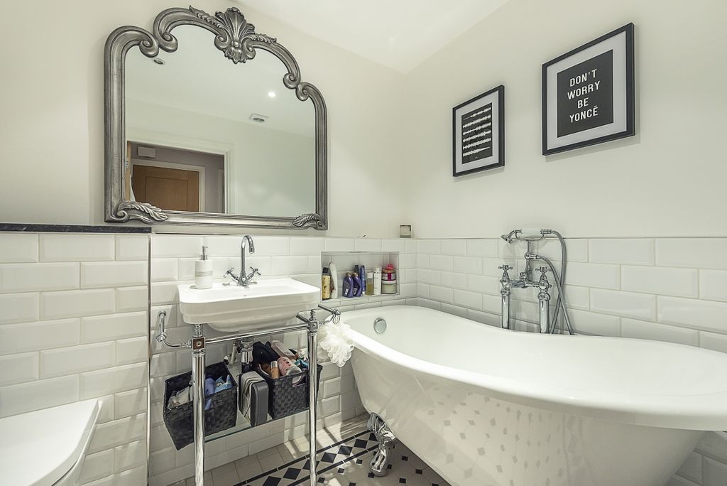 Property photo 2 of 7 Bethroom