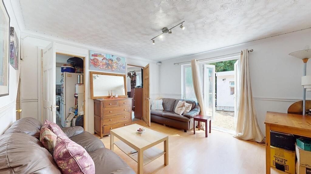 Property photo 1 of 11 Living Room At Beckton For Sale At E6 By Barrain L