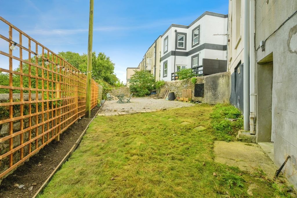 Property photo 2 of 15 Photo