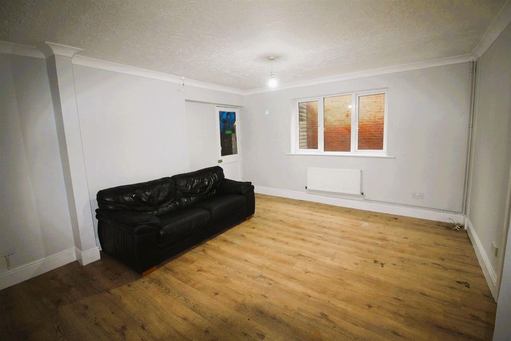 Property photo 2 of 9 Upoyfxe1E_Bgiwmmupiszvkgmaa.Jpg
