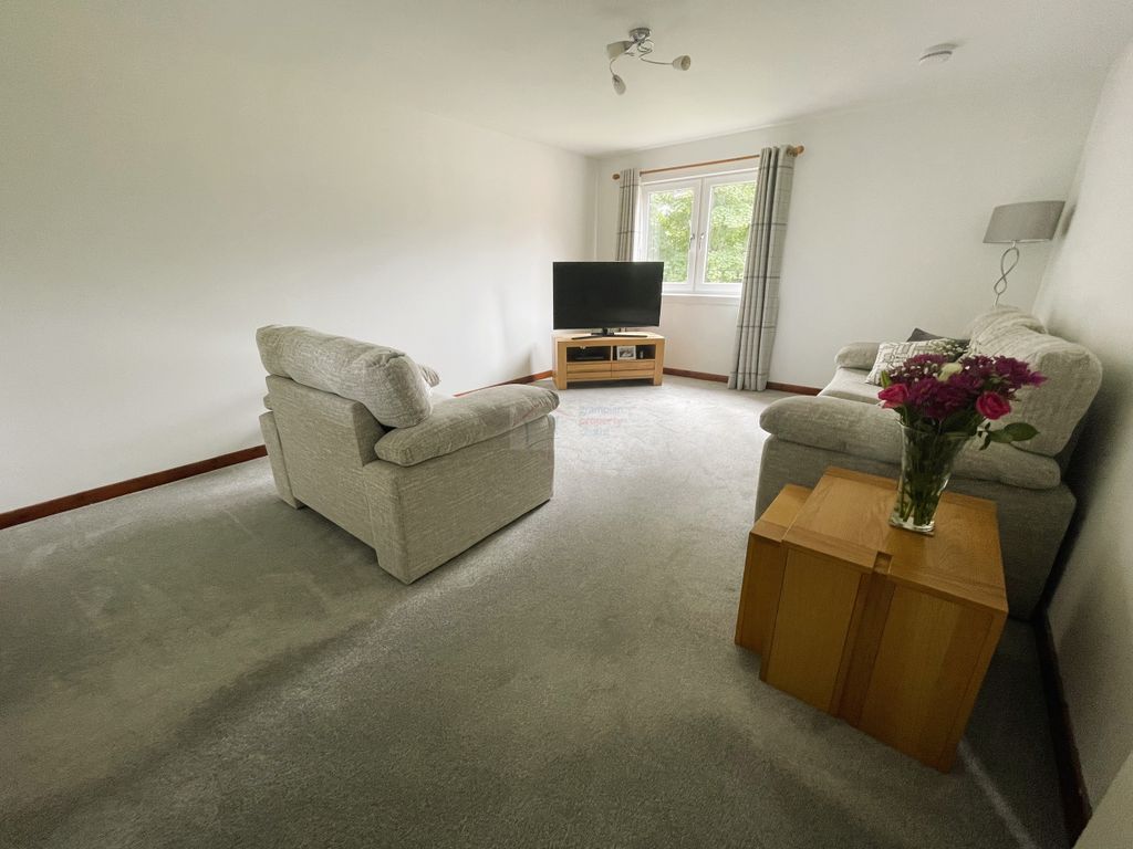Property photo 2 of 16 Lounge