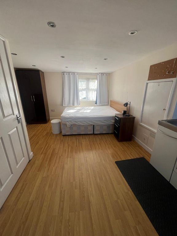 Property photo 1 of 4 1 Bed Studio To Rent Mortlake Road, Ilford Ig1