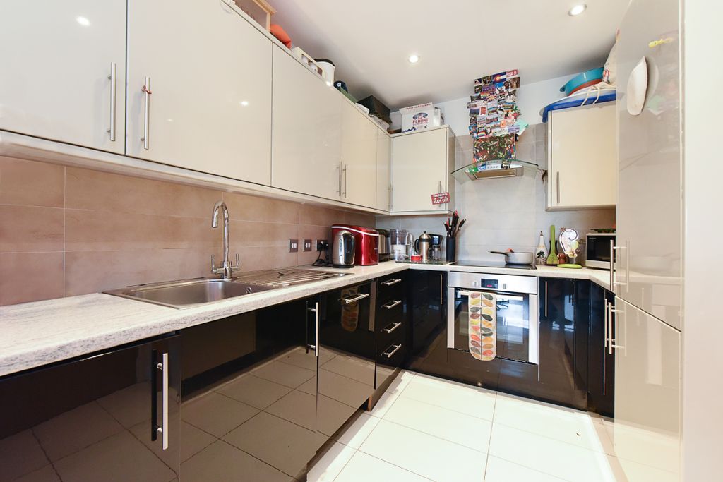 Property photo 3 of 5 Kitchen