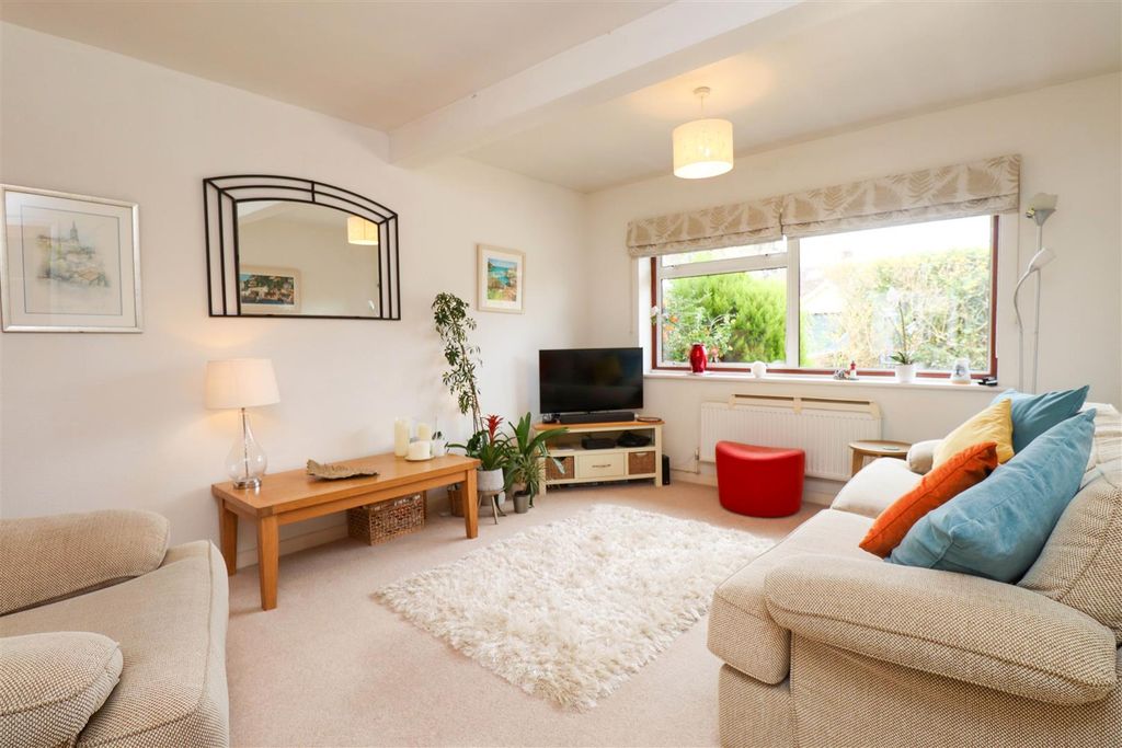 Property photo 2 of 20 Living Room