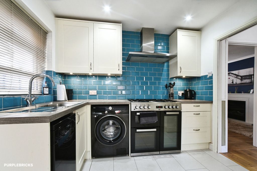 Property photo 3 of 27