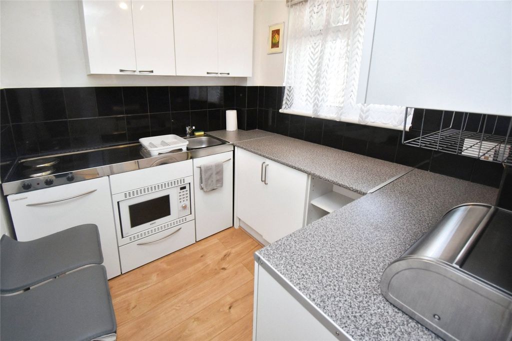 Property photo 2 of 9 Picture No. 22