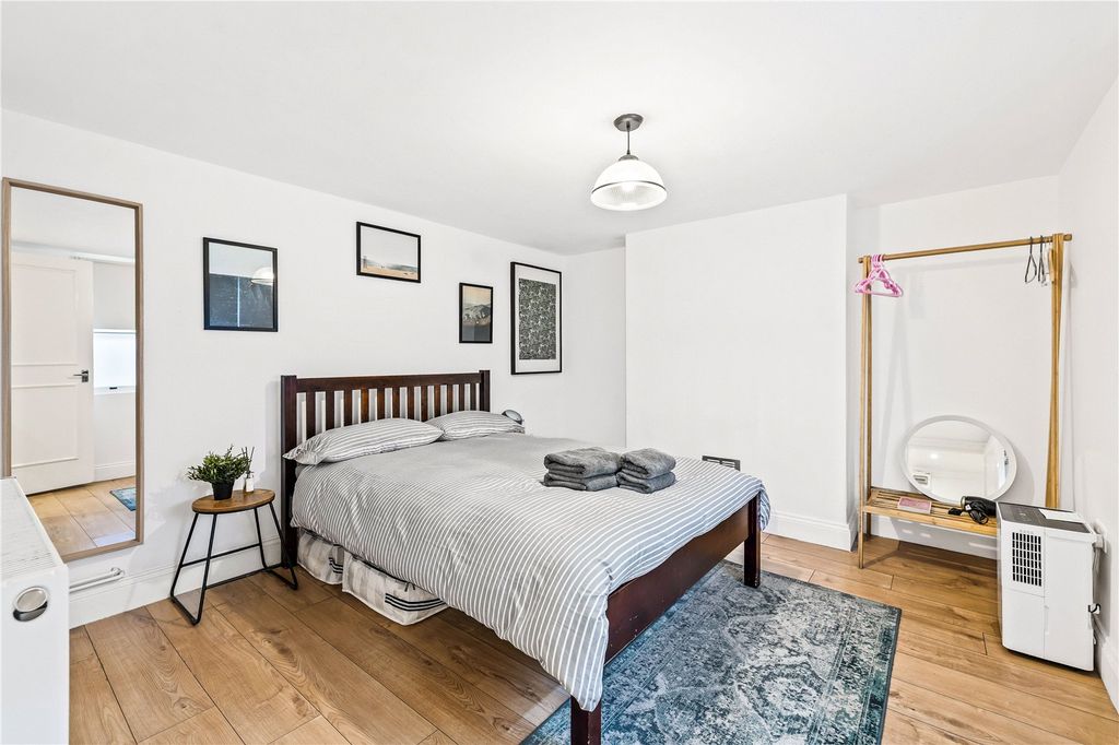 Property photo 3 of 15 Picture No. 02