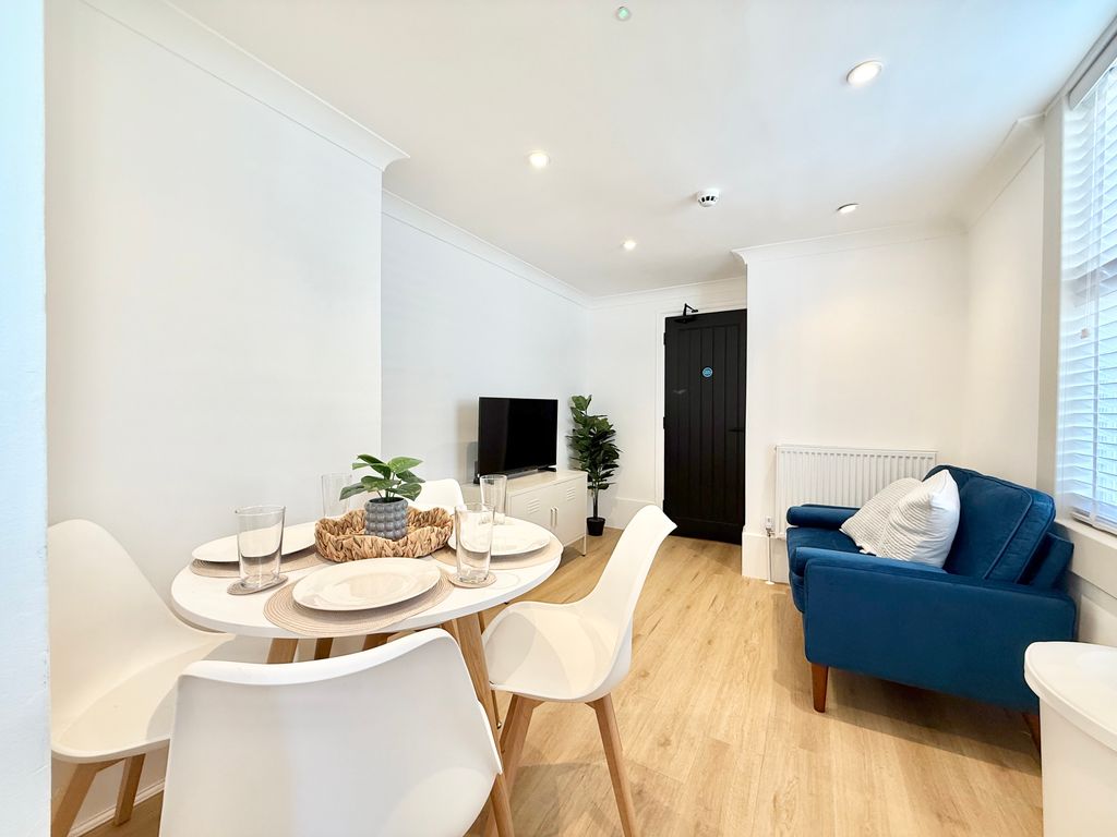 Property photo 2 of 12 Image00002