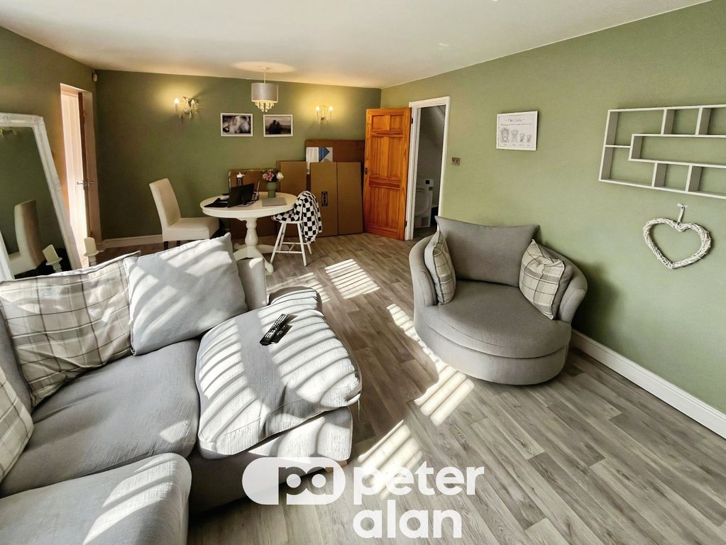 Property photo 2 of 11 Front