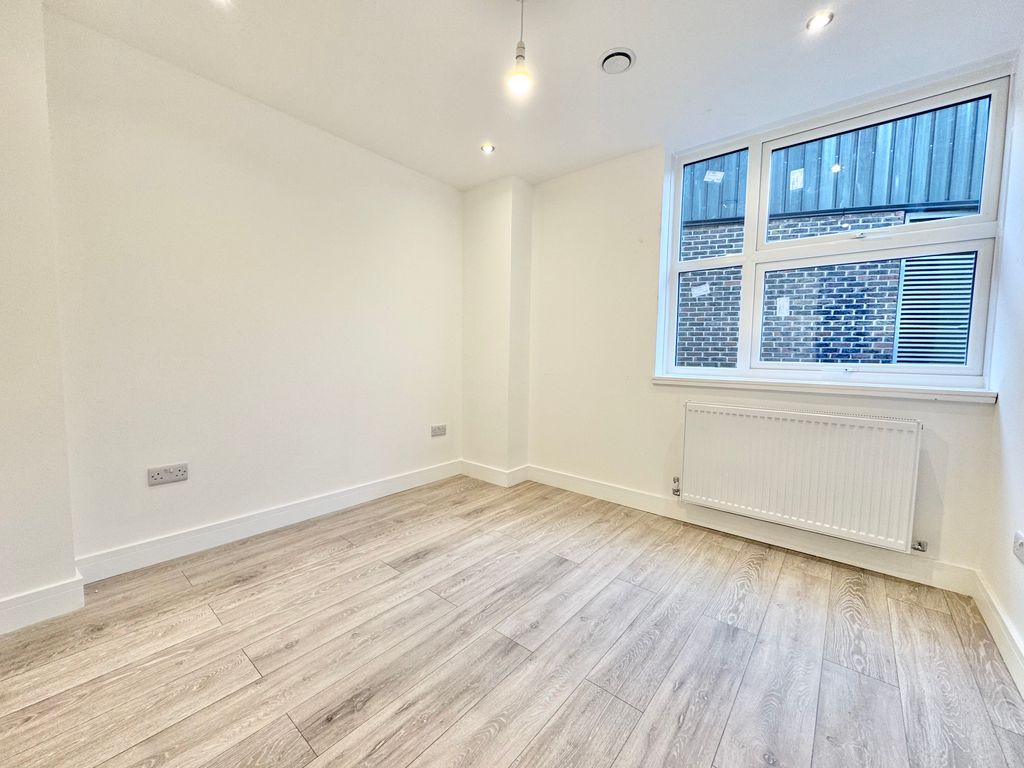 Property photo 3 of 5 Bedroom 1