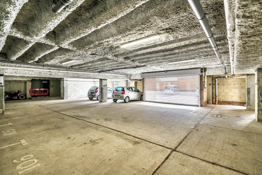 Property photo 2 of 10 Parking