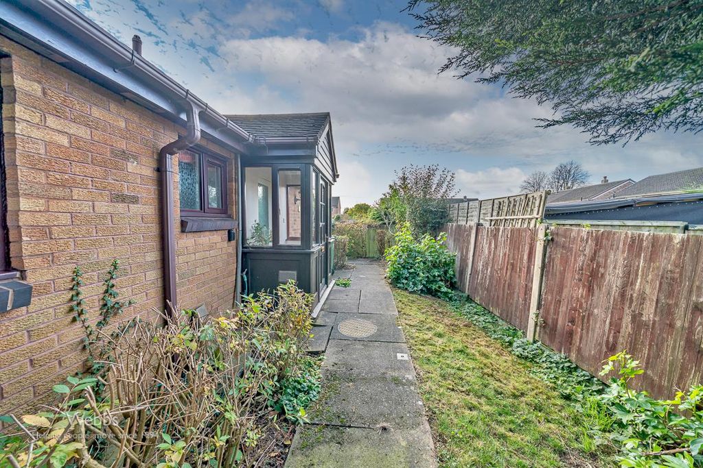 Property photo 1 of 17 Â© Webbs Estate Agents Â© (25 Of 60).Jpg