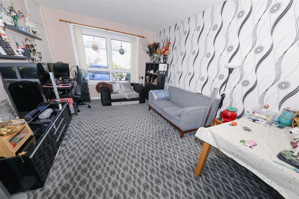 Property photo 2 of 18 B