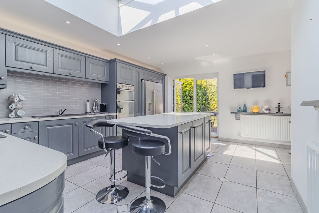 Property photo 2 of 24