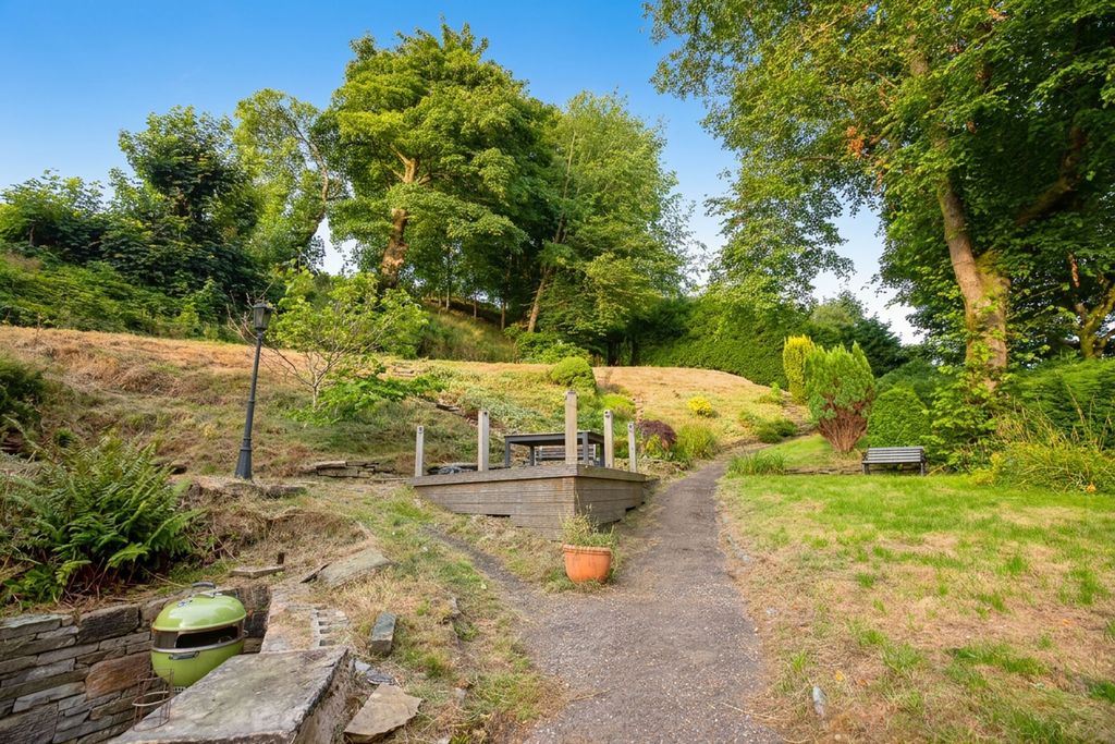 Property photo 2 of 39