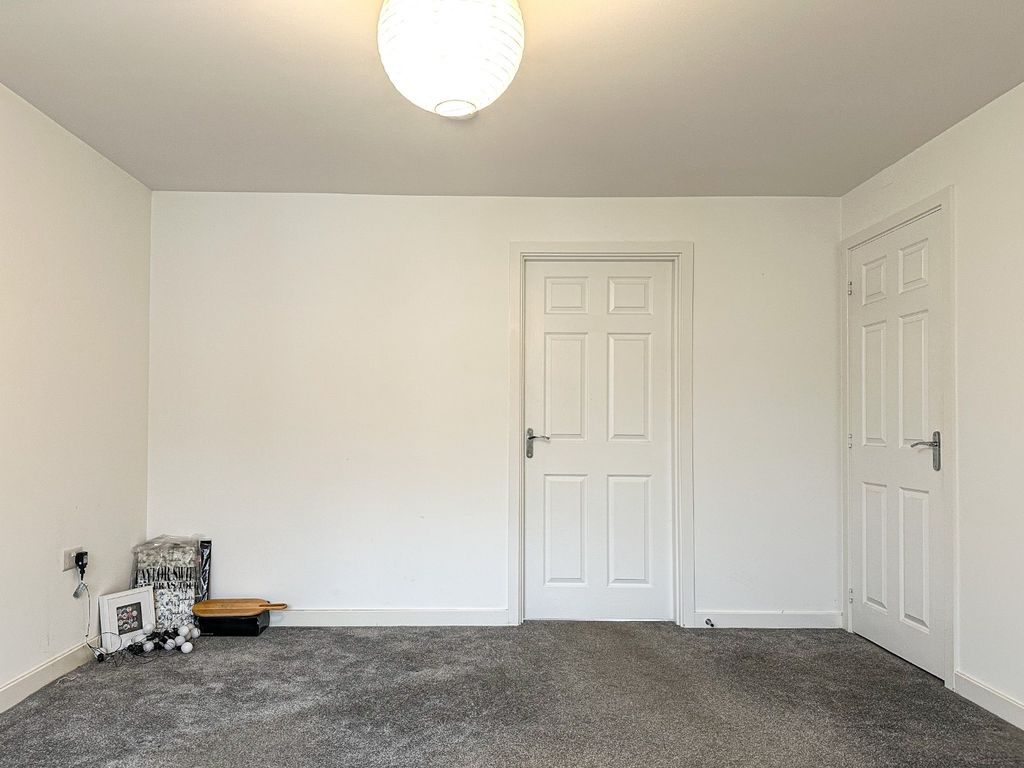 Property photo 3 of 17 4645822