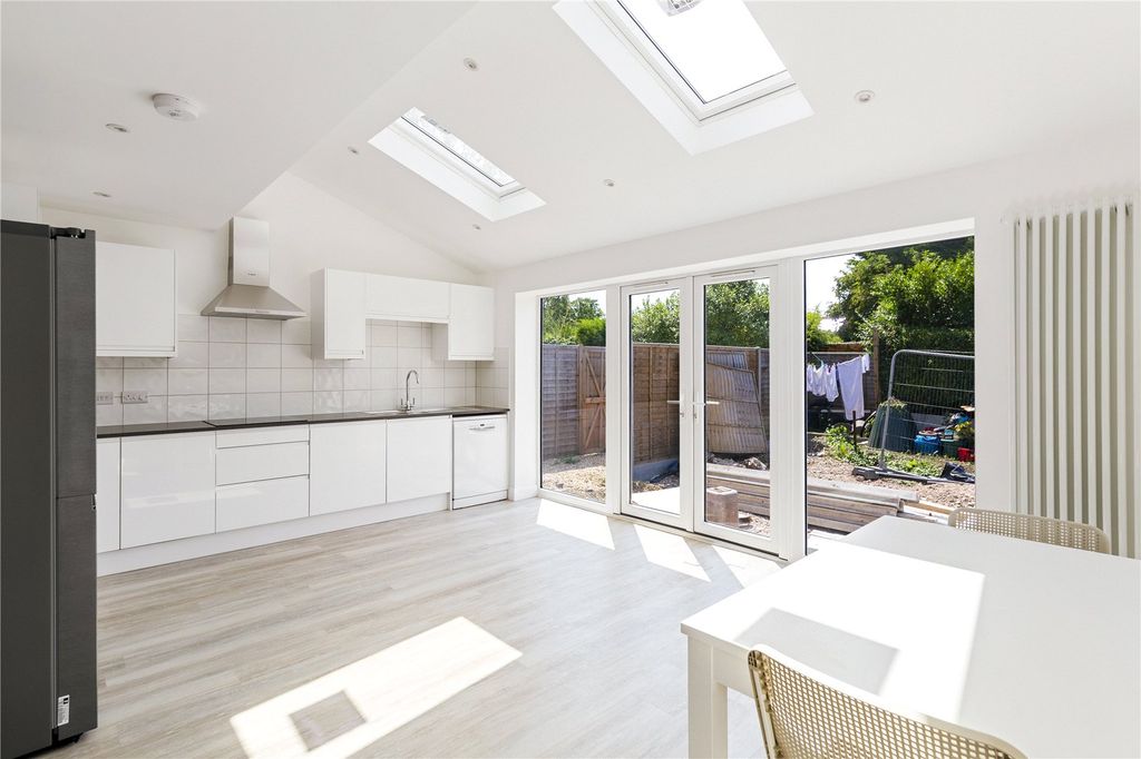 Property photo 2 of 19 Picture No. 23