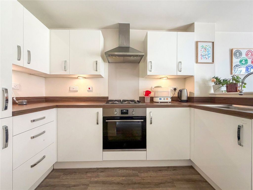 Property photo 3 of 21 Kitchen