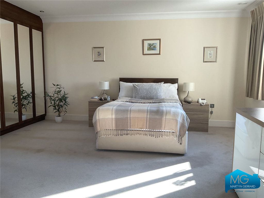 Property photo 2 of 22 Picture No. 26