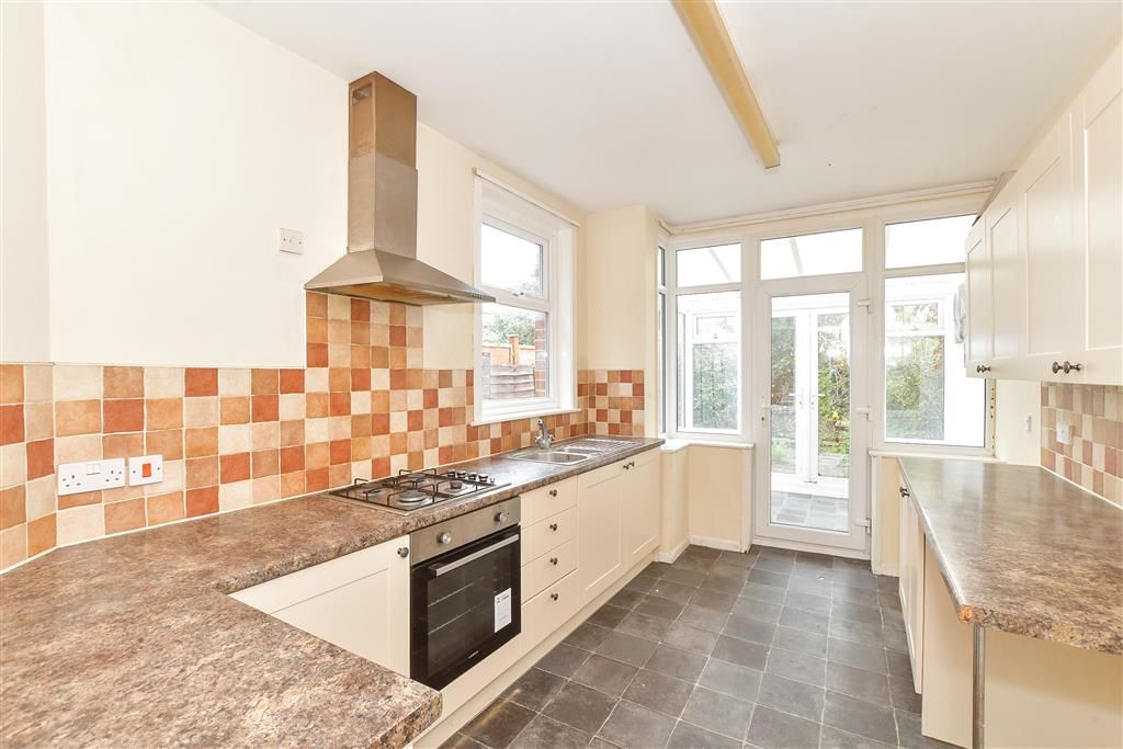 Property photo 2 of 9 Kitchen