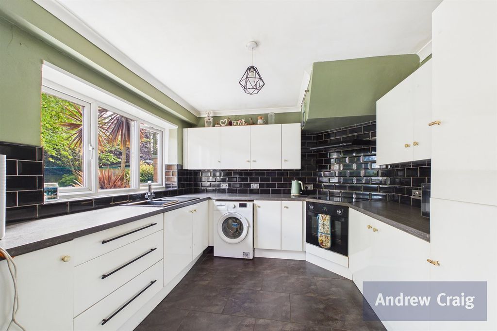 Property photo 3 of 14 Kitchen