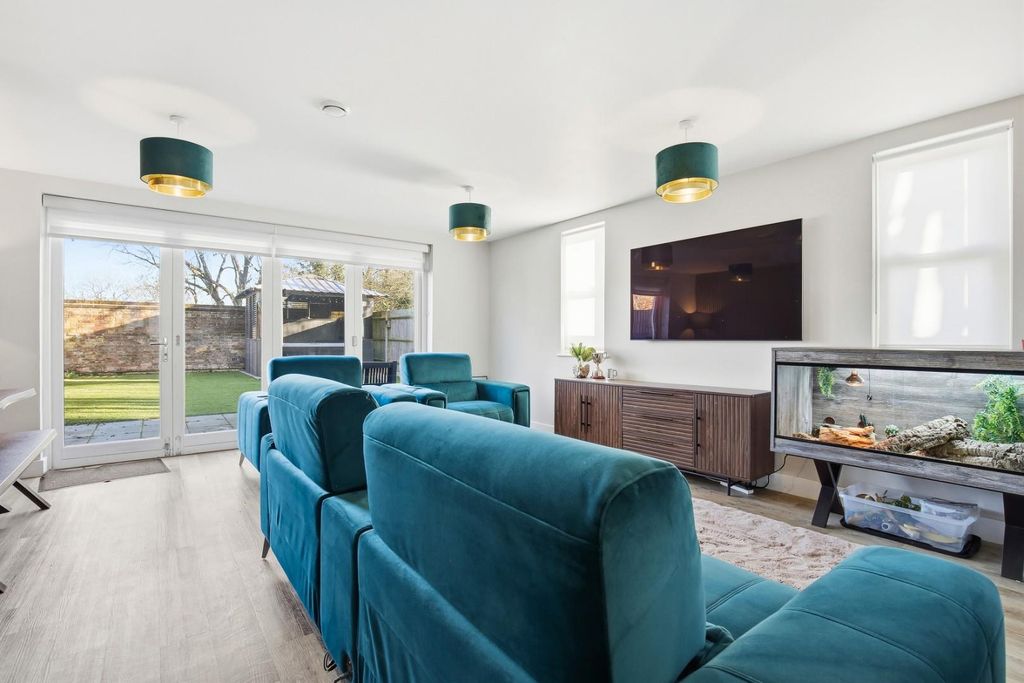 Property photo 3 of 34 1580295663 - The Walled Garden Kt20 - 29.Jpg