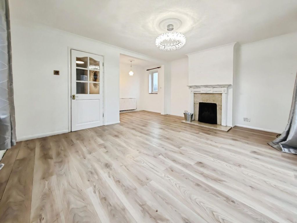 Property photo 3 of 15 89d6F412-1000003727.Jpg