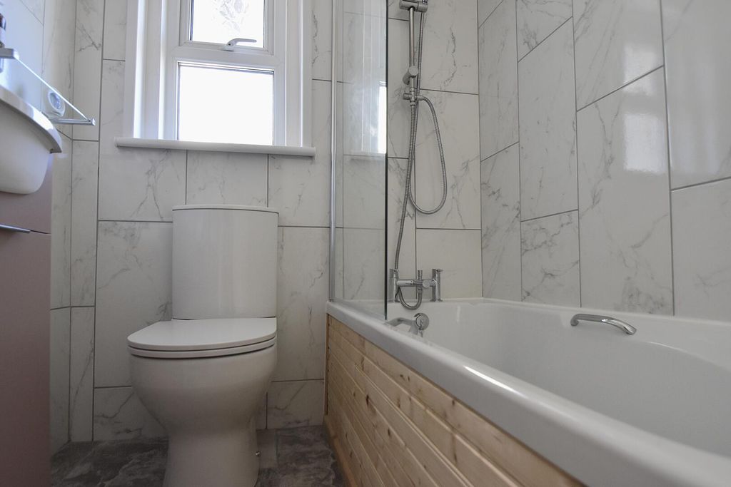 Additional image 8 of 3 bed property to rentAvenue Road, Shanklin PO37