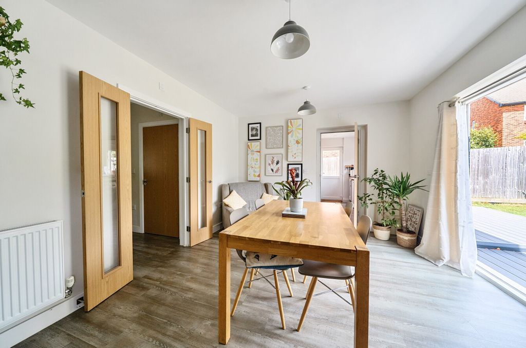 Property photo 3 of 19 1316174-15-685E97...