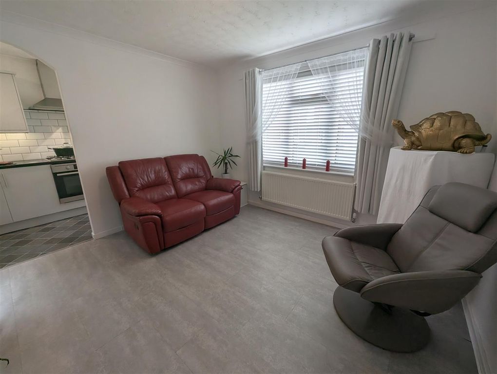 Property photo 3 of 8 Lounge