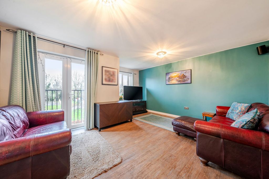 Property photo 2 of 20