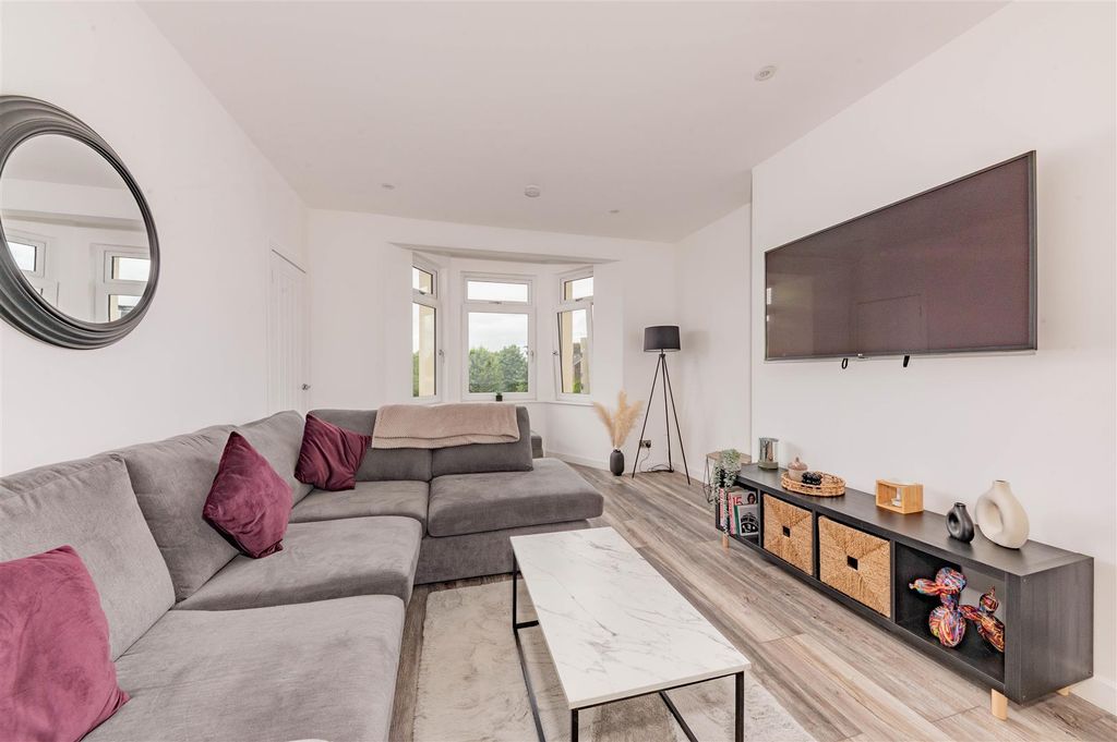 Property photo 2 of 12 51 Gardner Street Dundee-7.Jpg