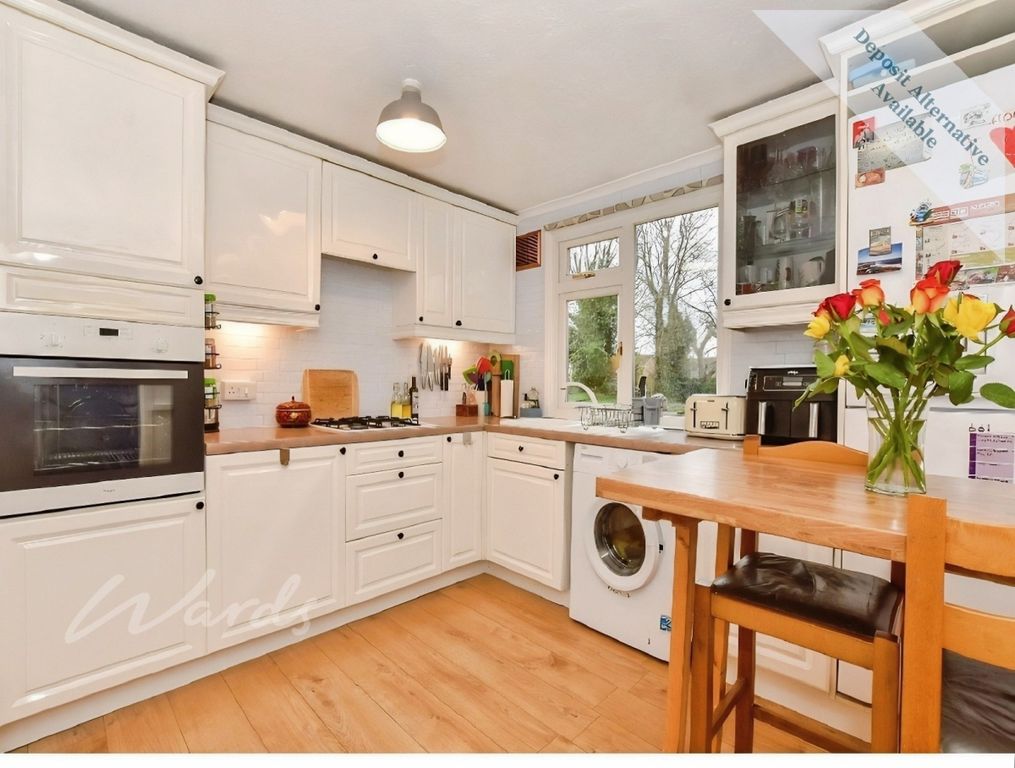 Property photo 2 of 9 Kitchen