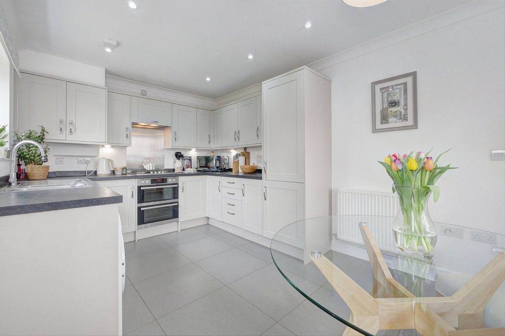 Property photo 2 of 37