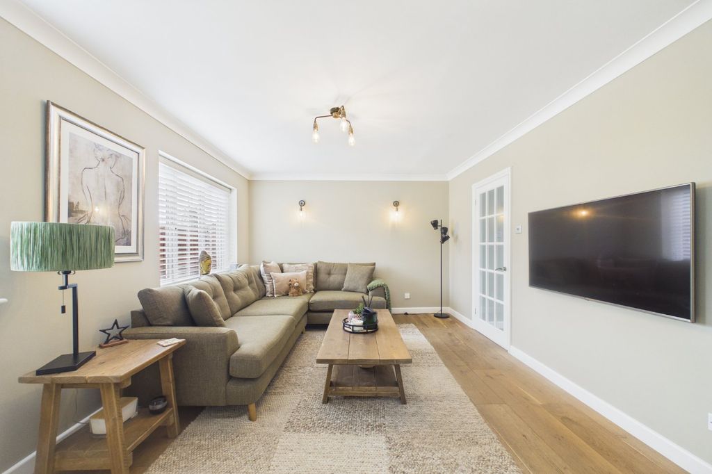 Property photo 2 of 13 Picture No. 37