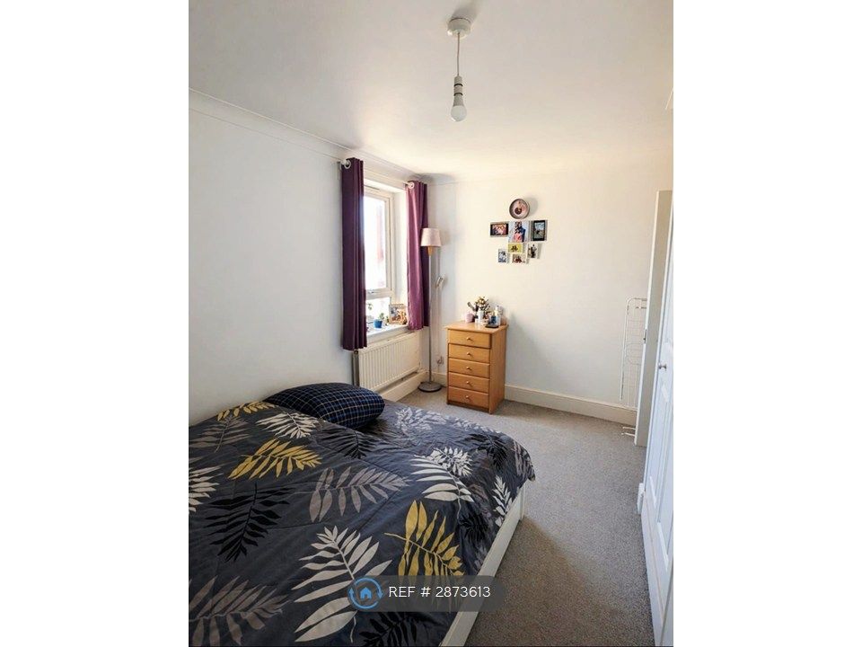 Property photo 3 of 9 Bedroom 1