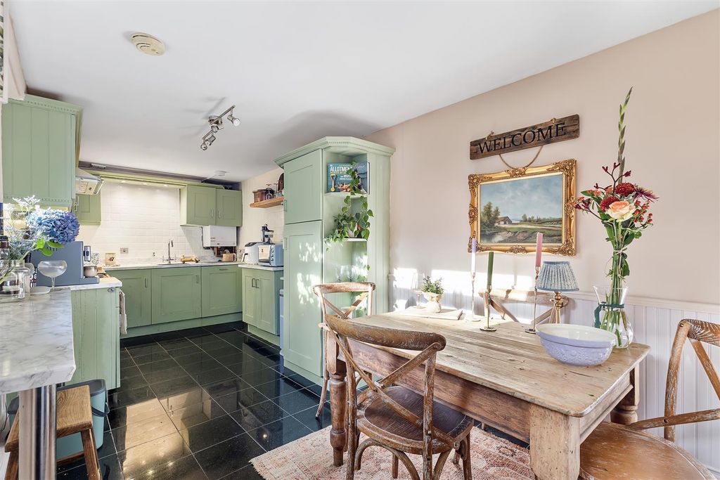 Property photo 3 of 17 Kitchen.Jpg