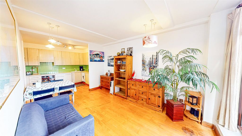 Property photo 3 of 10 Picture No. 14