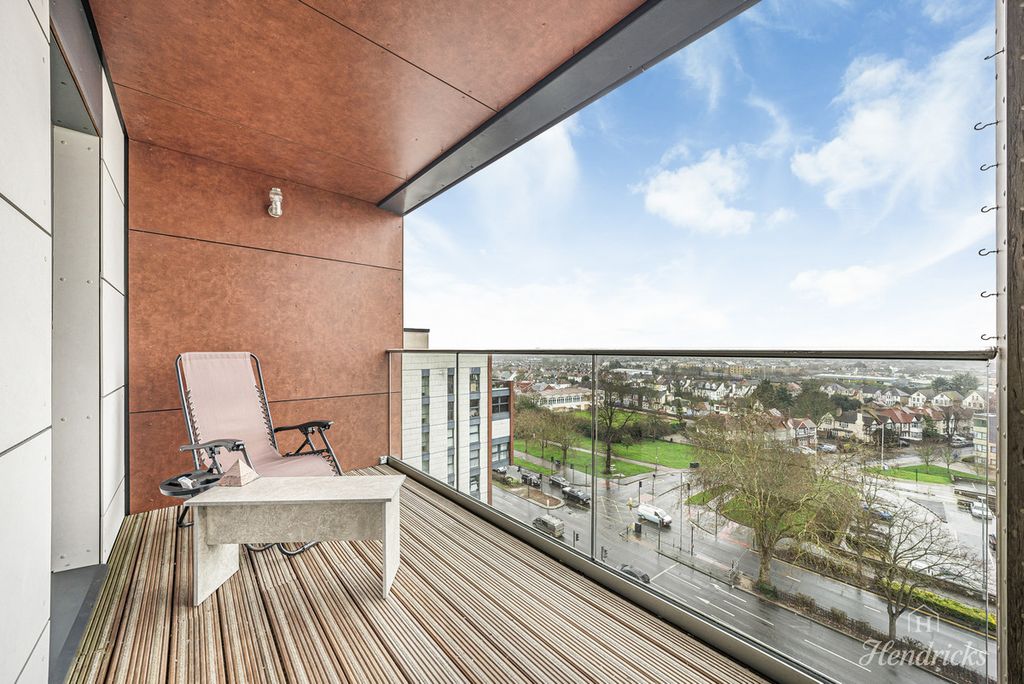 Property photo 1 of 32