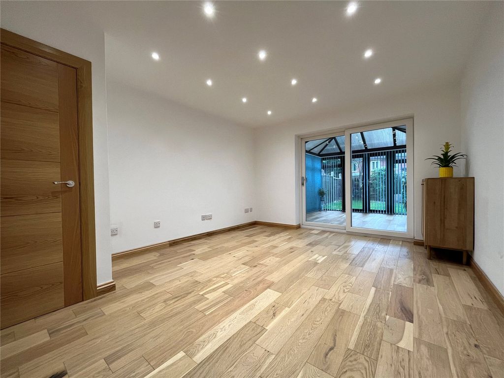 Property photo 2 of 15 Picture No. 14