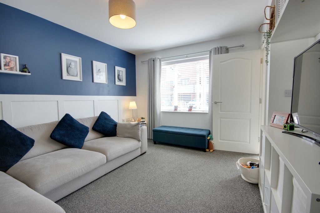 Property photo 2 of 20 1 Lounge C