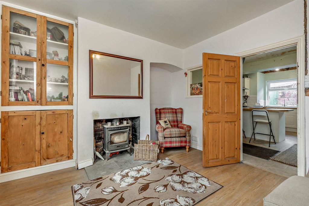 Property photo 2 of 12 8667738-Interior15-800.Jpg