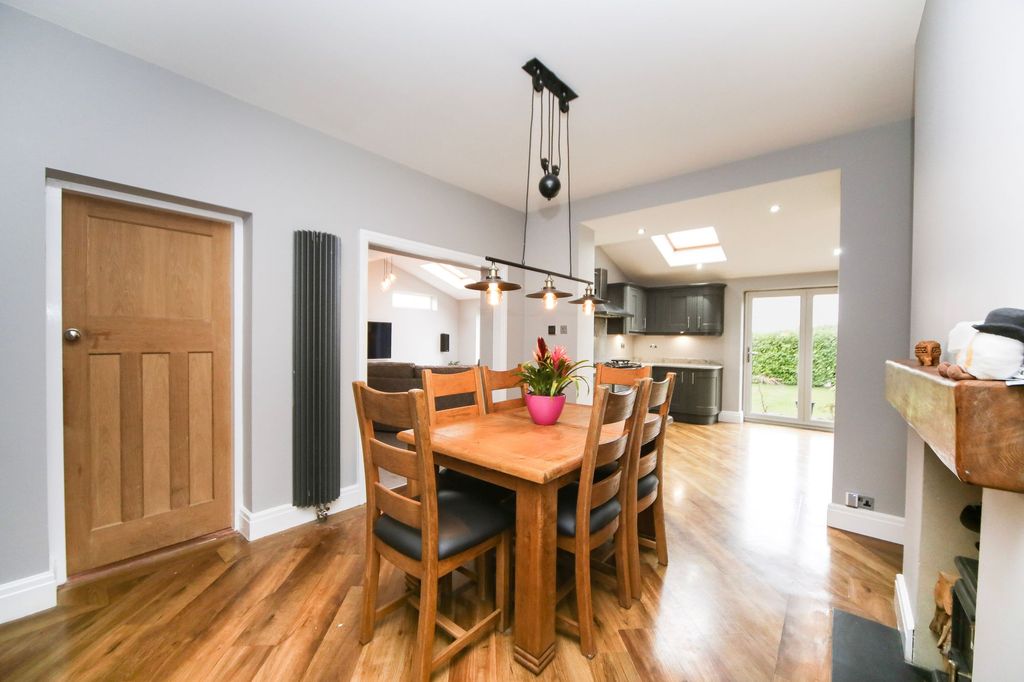 Property photo 3 of 37