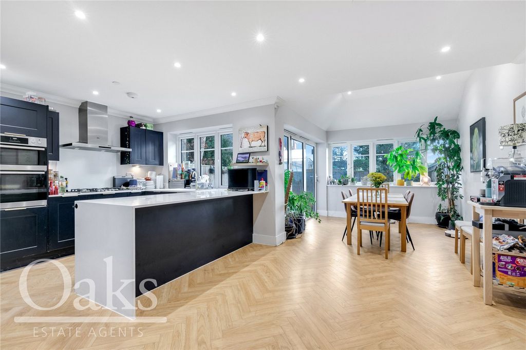 Property photo 2 of 12 Picture No. 10