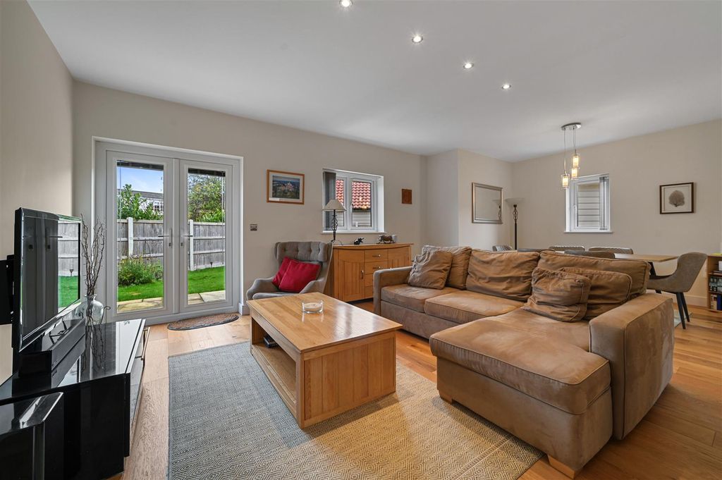 Property photo 2 of 15 Sitting Area